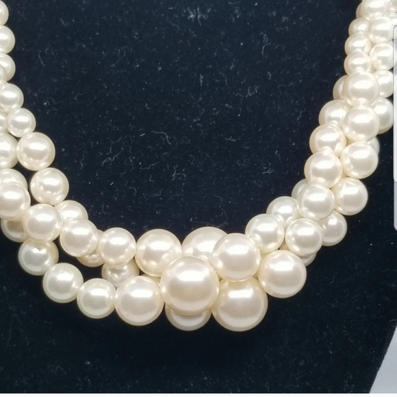 ROMAN VINTAGE LUSTROUS FAUX PEARL TWIST DESIGN NECKLACE - Picture 3 of 5